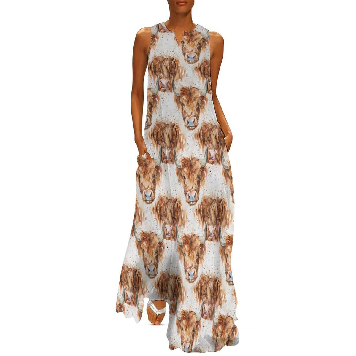 Robe longue maxi d'été pour femme, sans manches, à bretelles, avec motif vache des Highlands aquarelle.